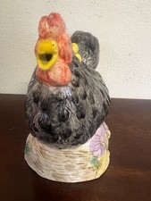 Poule au nid polychrome ,verseuse en faïence, XX Siècle