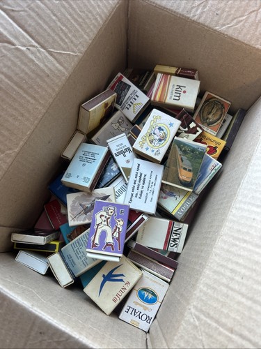 R1835 lot boîtes - -,