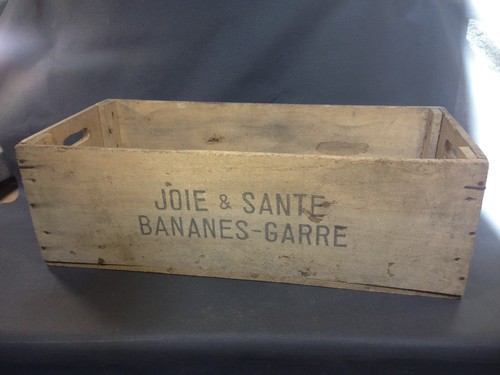 Ancienne caisse bois - joie, et