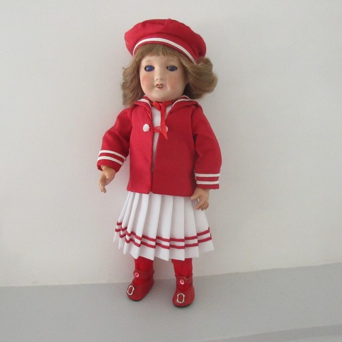 Petite poupée sfbj - petite,