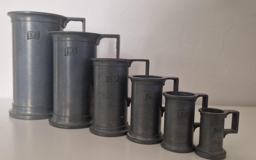 Lot 6 pichets à - 6,