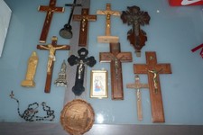 lot objet religieux - crucifix - esoterisme ( R2)