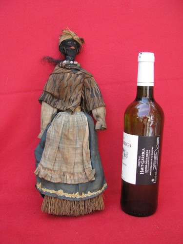 Curieuse grande poupee - ,