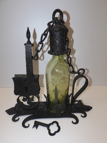 Rare ancienne cave vin - -rare, fer