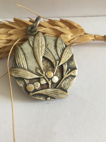 Ancien petit pendentif ouvrant - ancien,
