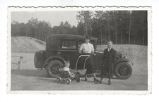 G722 Peugeot 201. Femme