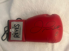 FLOYD MAYWEATHER JR. Autographed CLETO REYES RH Boxing Glove. BECKETT WITNESSED