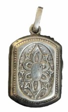 Pendentif Porte-photo Gravé de Fleur Stylisée décor oriental