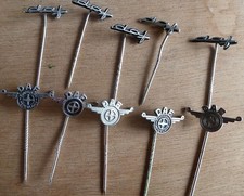 10 épingles anciennes DAF
