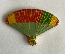 64 - Pin's PARAGLIDING PARAGLIDER 35mm x 24mm