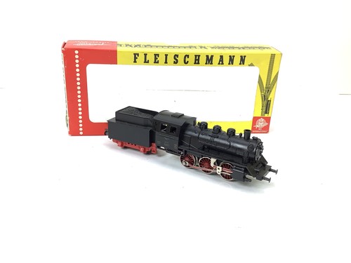 Locomotive vapeur - à,