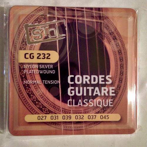 Jeu cordes guitare - de,