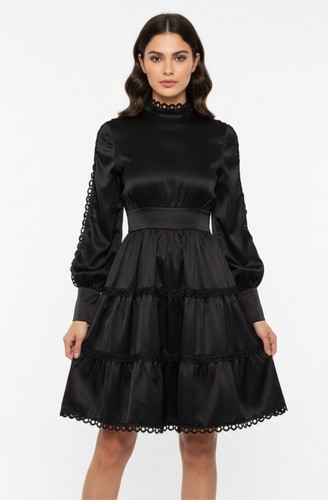 Robe noire élégante manches