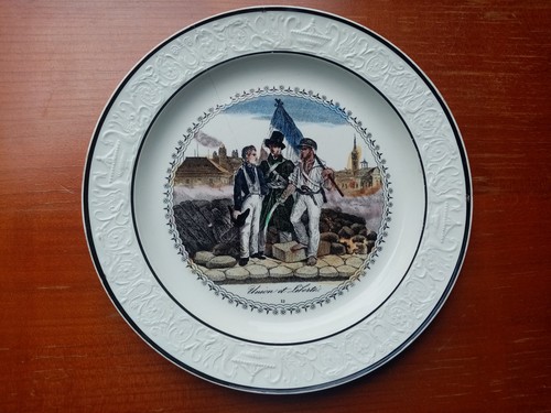Superbe assiette faience fine