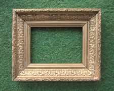 Beautiful thick 19th century gold stucco frame size 2P foliage dimensions: 24.7 x 18 cm.