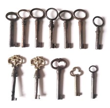 Lot de 12 Clefs anciennes de
