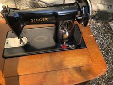 machine à coudre singer ancienne à pedale avec son meuble. annee 50