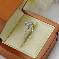 Bague de fiançailles ronde en