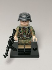 WW2 German Heer Soldier minifigure With MP40 