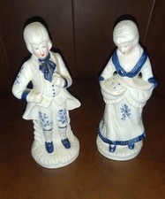 Couple de figurines en biscuit