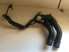 UN COUVERCLE DE POMPE A EAU