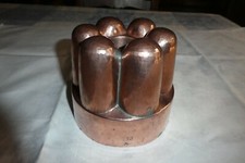 ANCIEN MOULE A GATEAU EN CUIVRE 13 CM