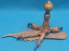 Important Presse papier