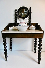 JOLIE PETITE TABLE DE TOILETTE