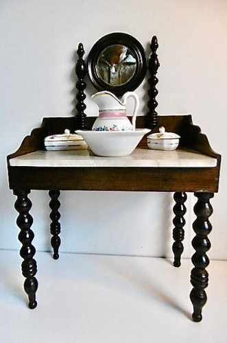 Jolie petite table toilette - jolie, de