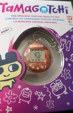 Tamagotchi Gen 1 ,8ans+ Fond Rouge Et Motif Multicolore