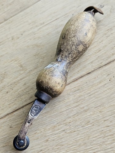 Outils ancien cuir - cuir, marquage