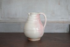 Pichet en grès signé