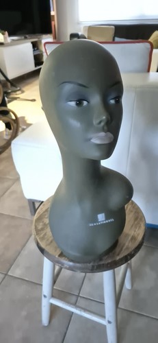 Tete chapeau perruque - a,