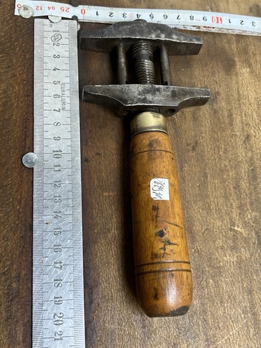 Outil ancien old tool - clé, à