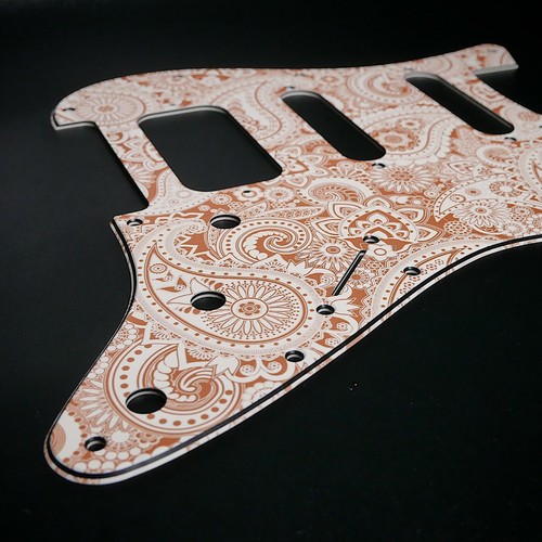 Fender strat pickguard - fender, •