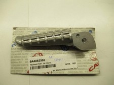 Repose pied avant droit