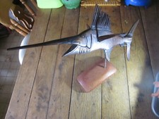 ESPADON en bois exotique  49 x 19 cm sur pied 49 cm provient d'une collection