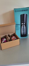 Machine à soda SODASTREAM terra noire   cylindre cqc, avec 2 sirops BIO 