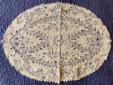 Napperon ovale ancien en dentelle, Époque début XIXe, Dim. 40 cm x 30 cm, TBE