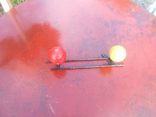 Porte  manteaux  1950  - 1960     2  Pateres   Couleur  Rouge et  Jaune