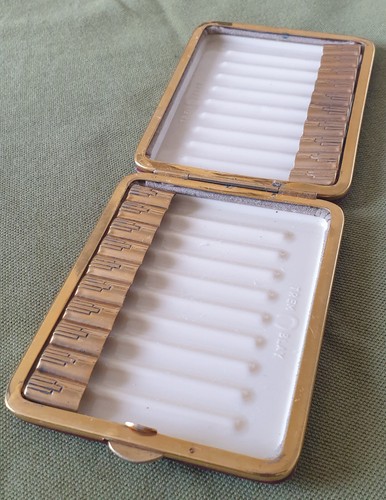 Etui cigarettes cigares - à,