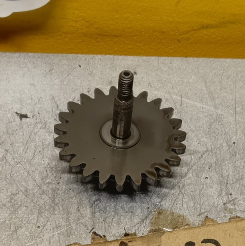 Pignon pompe eau suzuki 450 - pignon,