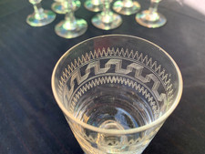 8 Anciens Verres à Vin