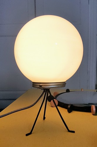 Lampe tripode boule - boule, vintage