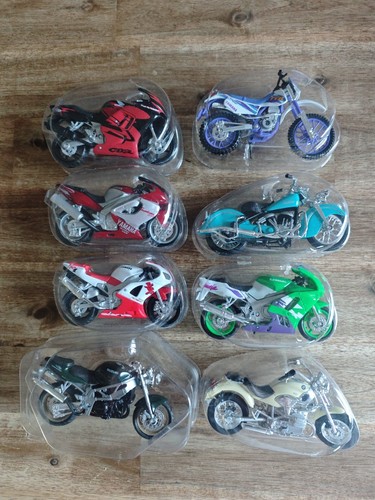 Lot motos miniatures 18 - lot, 1/18