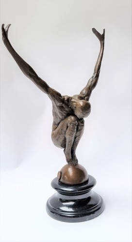 Sculpture bronze un - sculpture,