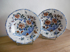 DEUX ASSIETTES  CREUSES FAIENCE GIEN DECOR COQ PIVOINES FIN XIX ème Lot 2.