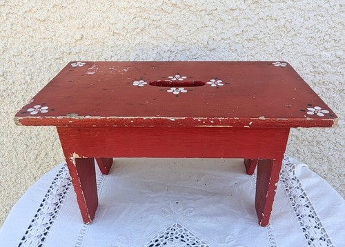 Petit tabouret bas - tabouret, patiné