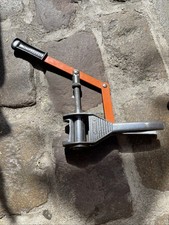 Ancienne Bouchonneuse Sanbri