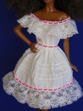 Barbie robe folklorique